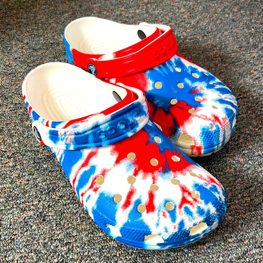 Crocs Red White Blue Tye Die M6W8 Fair Condition